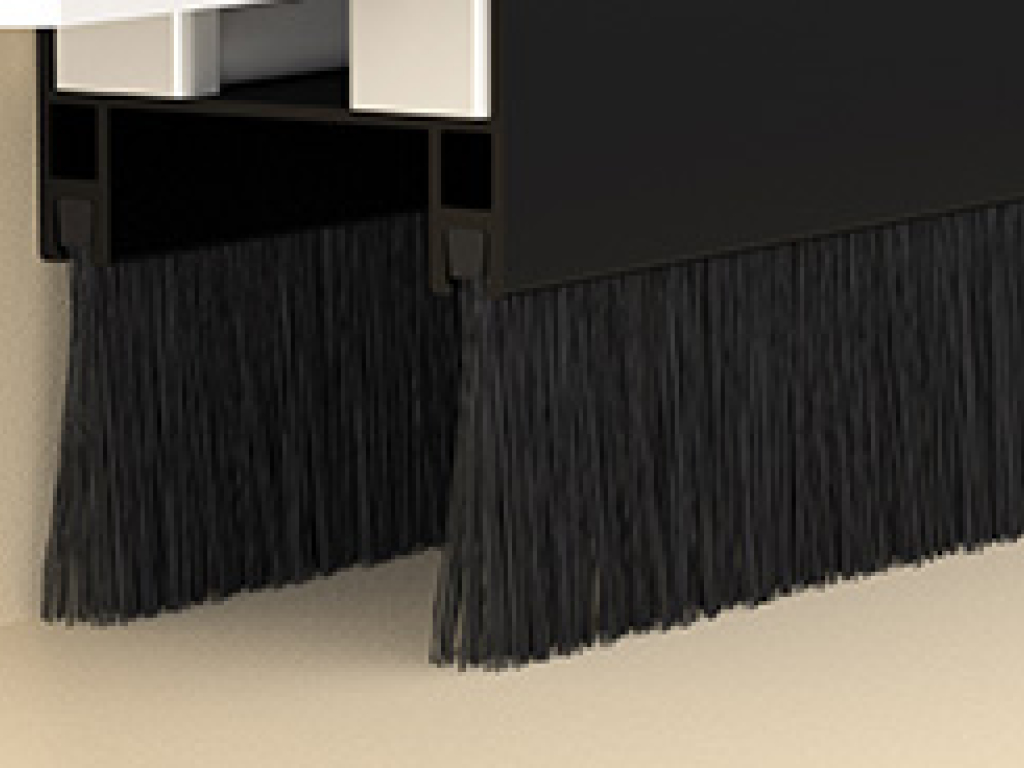 Yuquoridan va pastdan darvoza to‘rining muhri sifatida mo‘ljallangan cho‘tkali shivirlash tizimi mavjud.